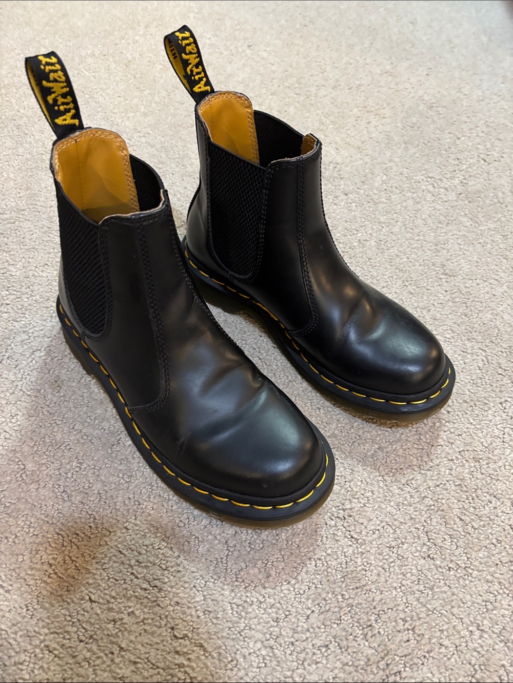 Dr. Martens Classic 2976 Smooth Leather Chelsea Boots - Size 6